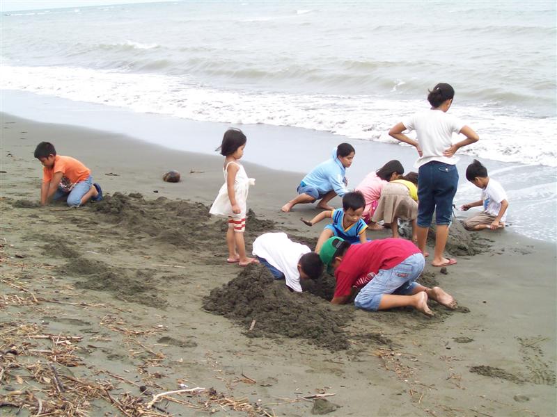 beach kids